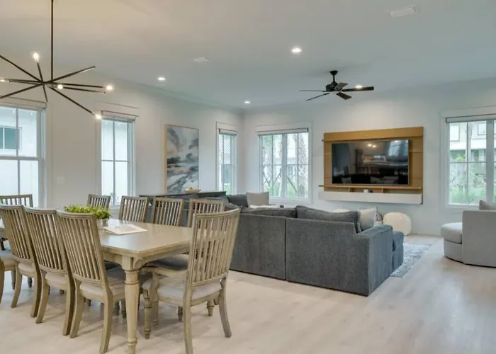 Beachy Bama: 5 Bed 5 Bath *